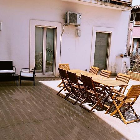 Suite Con Terrazza In Centro Storico 卡塔尼亚 外观 照片