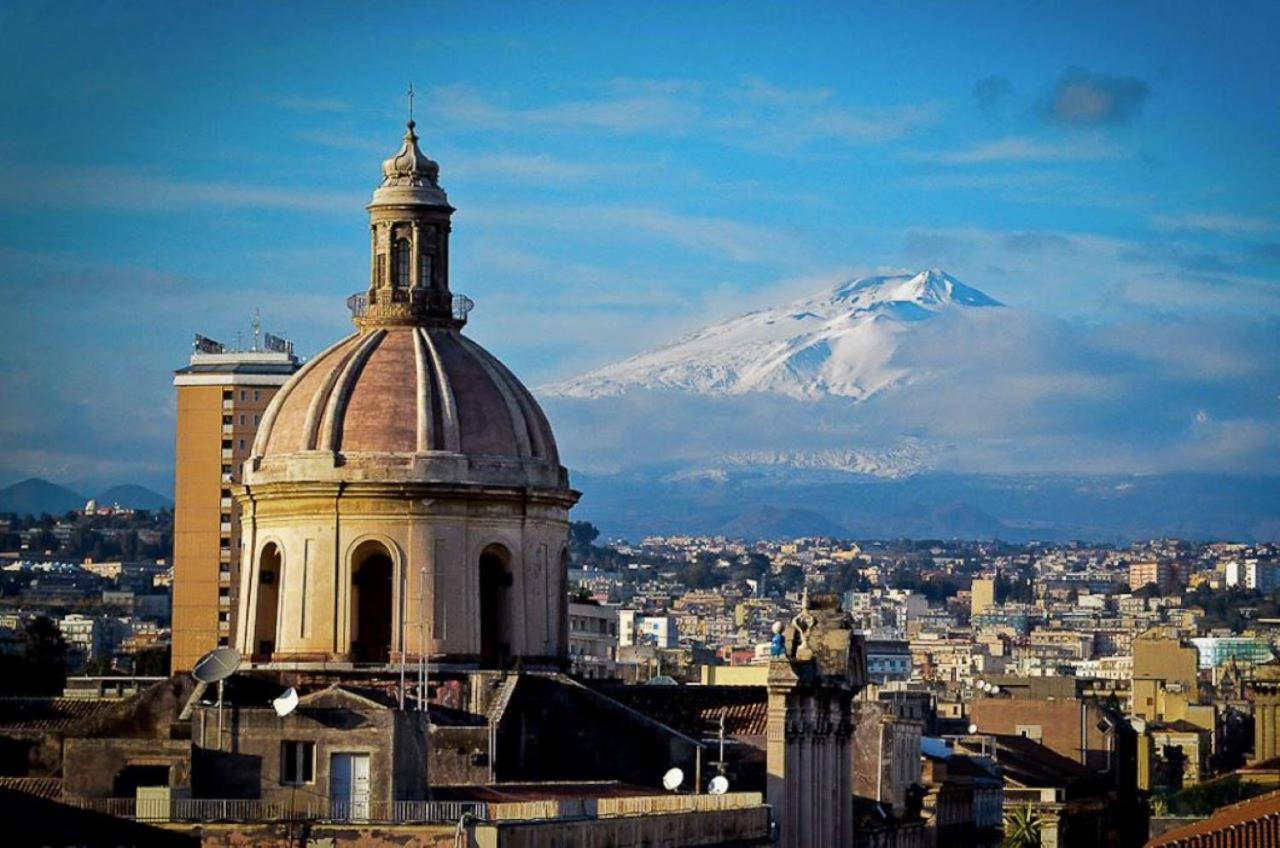 Suite Con Terrazza In Centro Storico 卡塔尼亚 外观 照片