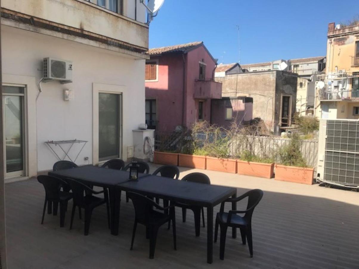 Suite Con Terrazza In Centro Storico 卡塔尼亚 外观 照片