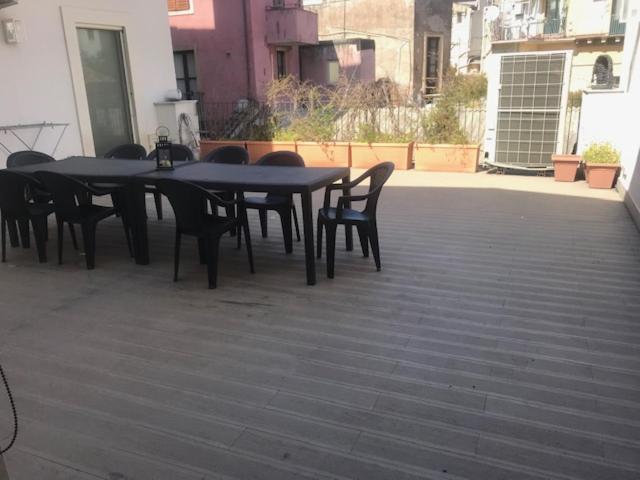 Suite Con Terrazza In Centro Storico 卡塔尼亚 外观 照片