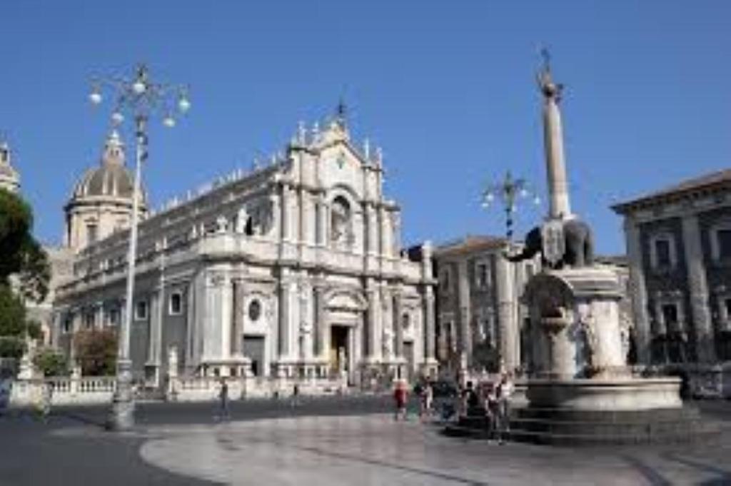 Suite Con Terrazza In Centro Storico 卡塔尼亚 外观 照片