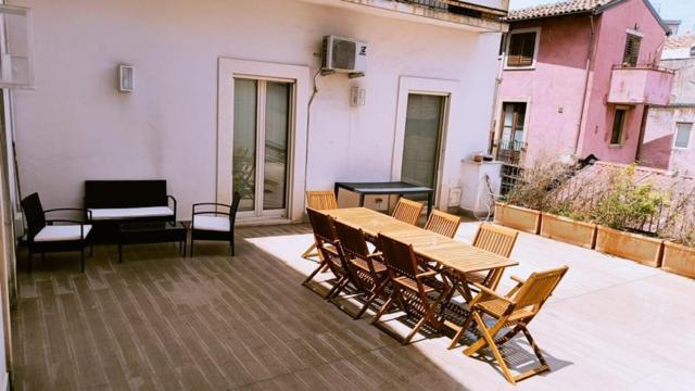 Suite Con Terrazza In Centro Storico 卡塔尼亚 外观 照片