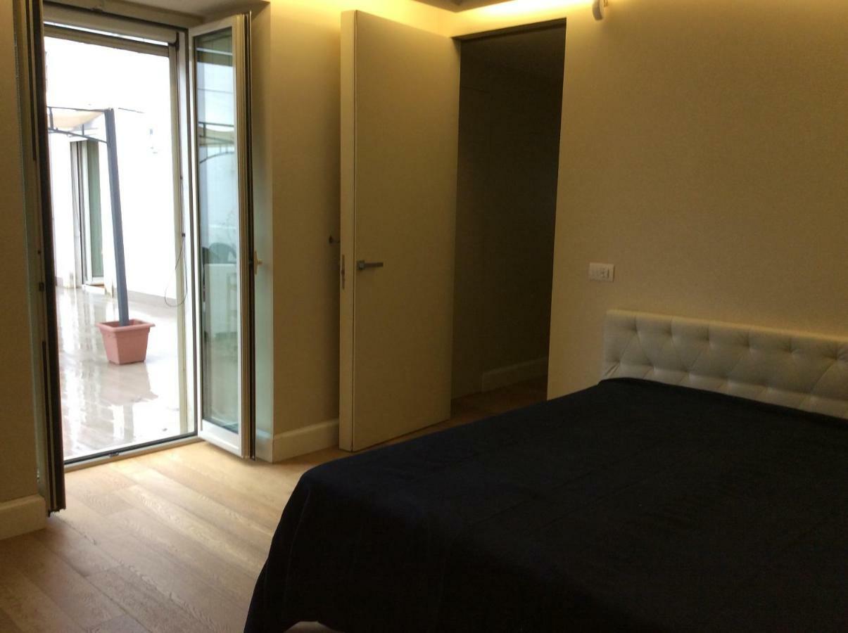 Suite Con Terrazza In Centro Storico 卡塔尼亚 外观 照片