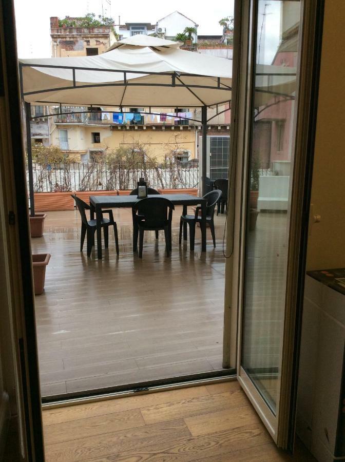 Suite Con Terrazza In Centro Storico 卡塔尼亚 外观 照片