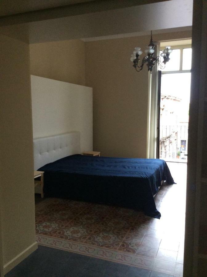 Suite Con Terrazza In Centro Storico 卡塔尼亚 外观 照片