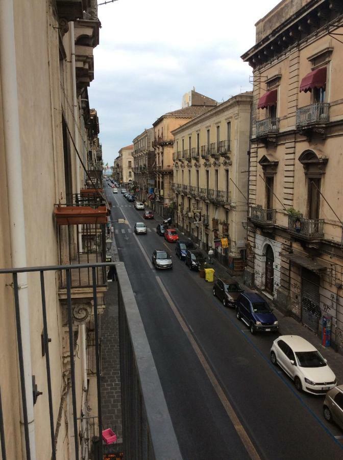 Suite Con Terrazza In Centro Storico 卡塔尼亚 外观 照片