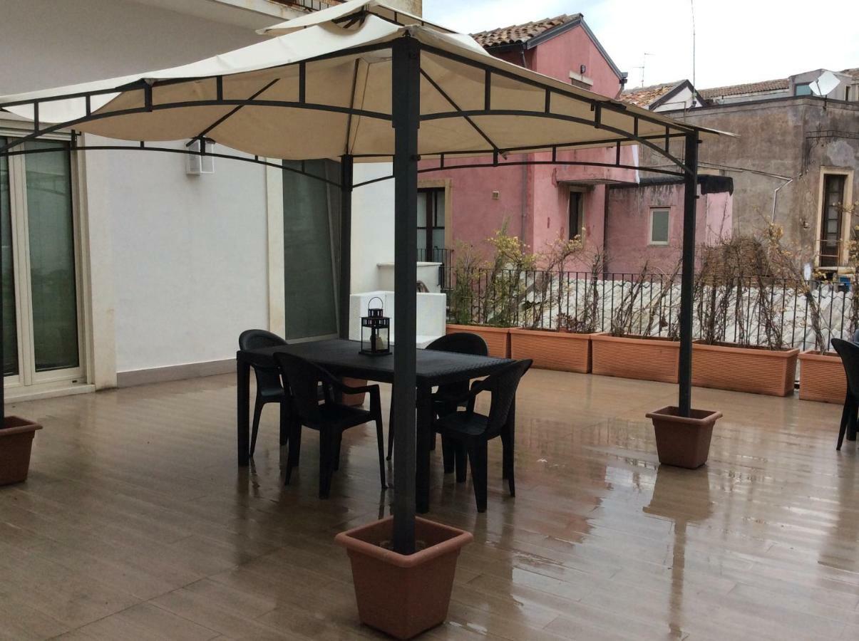 Suite Con Terrazza In Centro Storico 卡塔尼亚 外观 照片