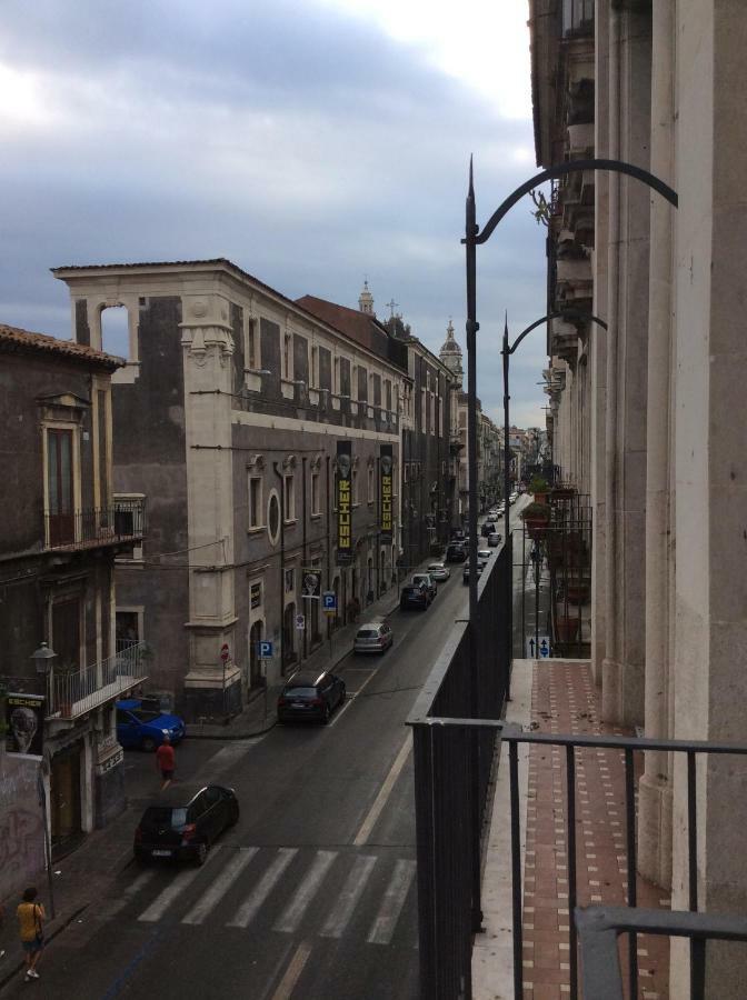 Suite Con Terrazza In Centro Storico 卡塔尼亚 外观 照片