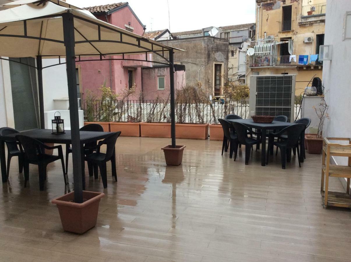 Suite Con Terrazza In Centro Storico 卡塔尼亚 外观 照片