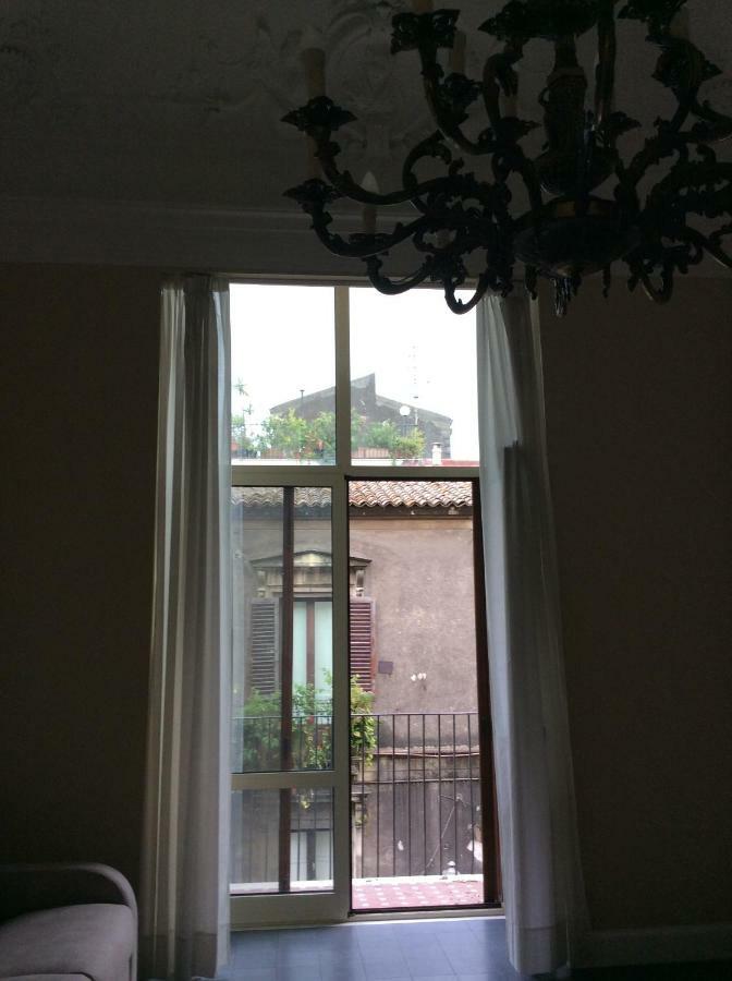 Suite Con Terrazza In Centro Storico 卡塔尼亚 外观 照片