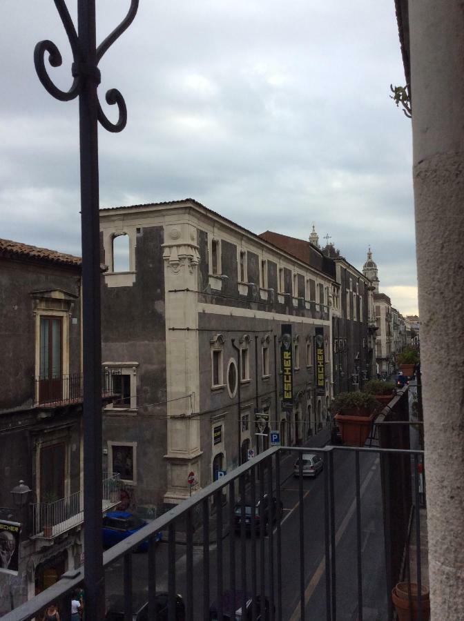 Suite Con Terrazza In Centro Storico 卡塔尼亚 外观 照片