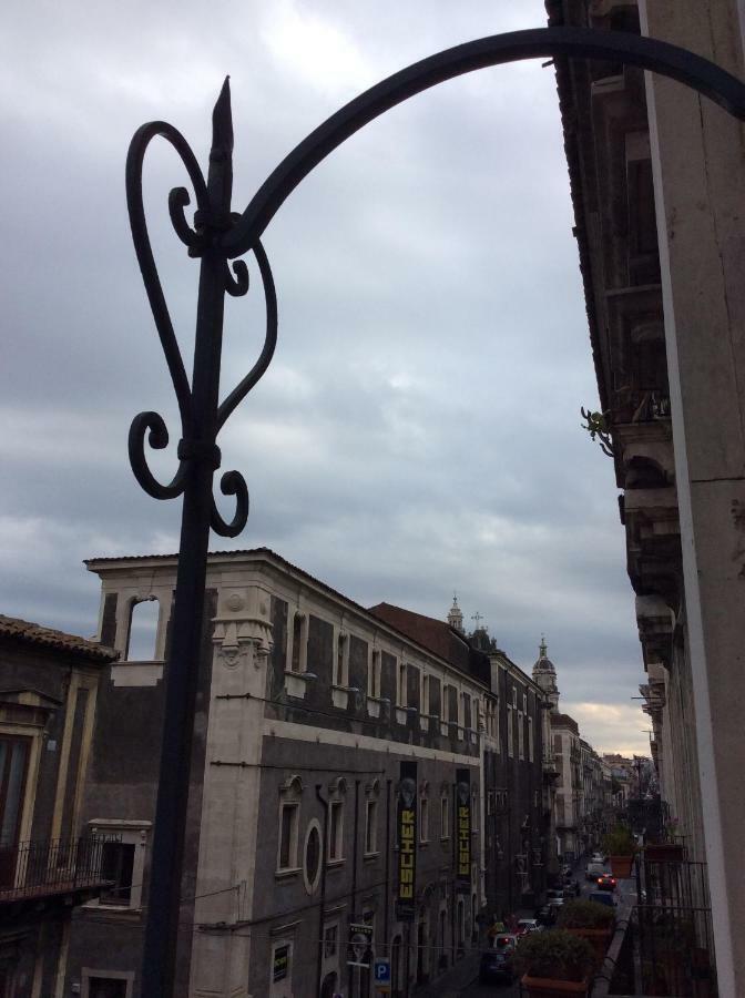 Suite Con Terrazza In Centro Storico 卡塔尼亚 外观 照片