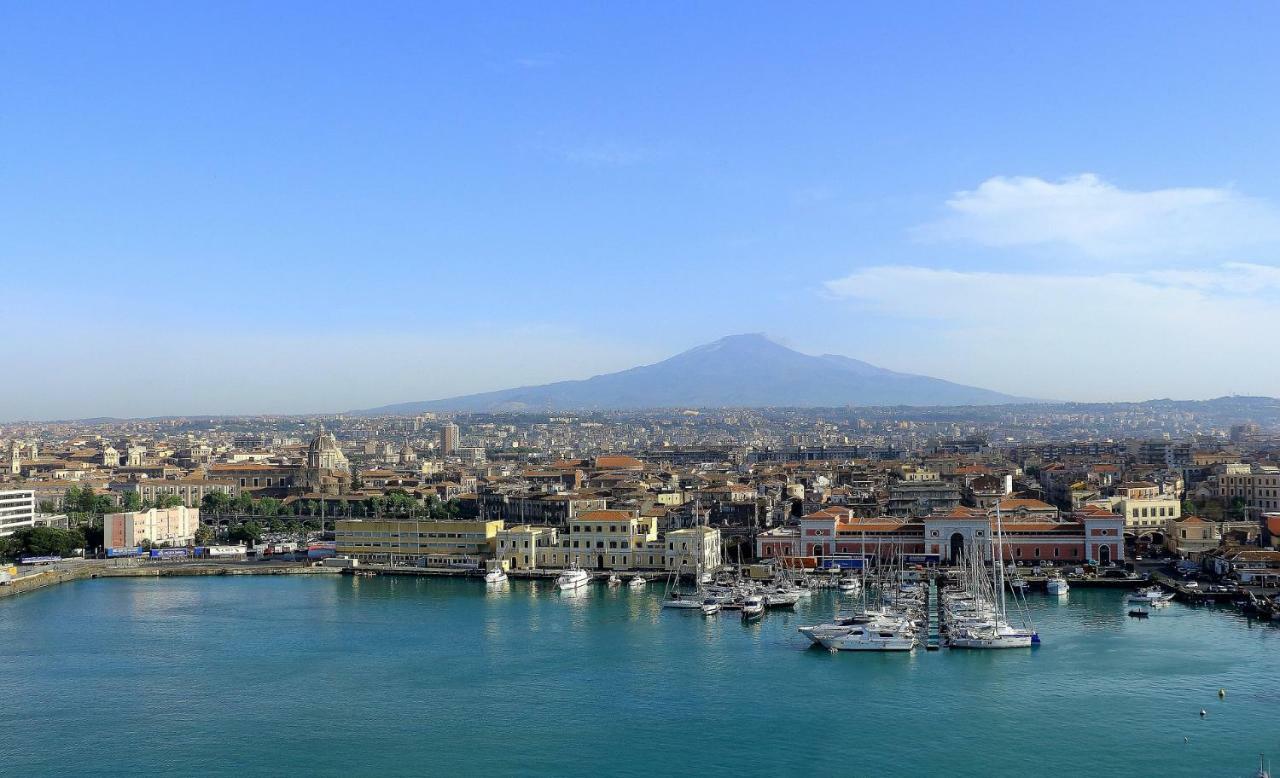 Suite Con Terrazza In Centro Storico 卡塔尼亚 外观 照片