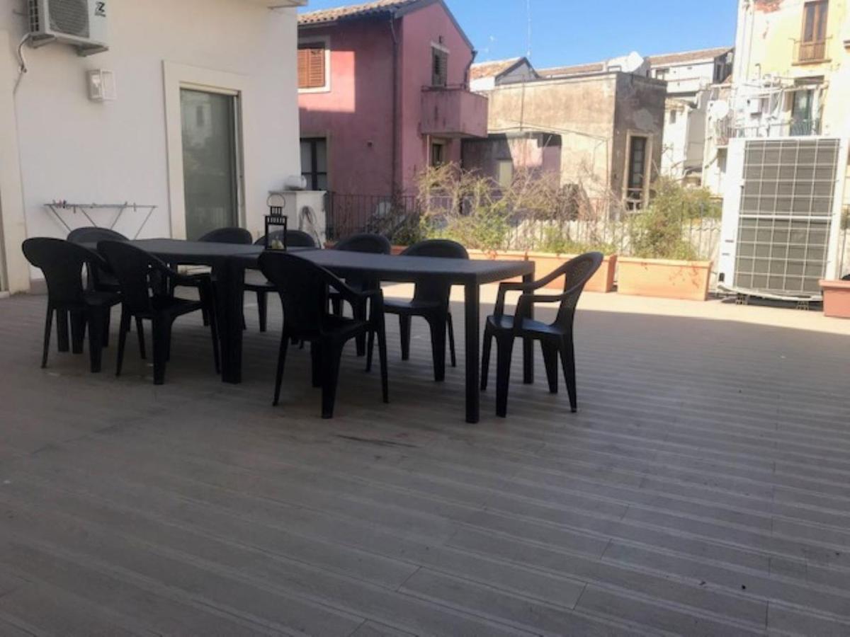 Suite Con Terrazza In Centro Storico 卡塔尼亚 外观 照片